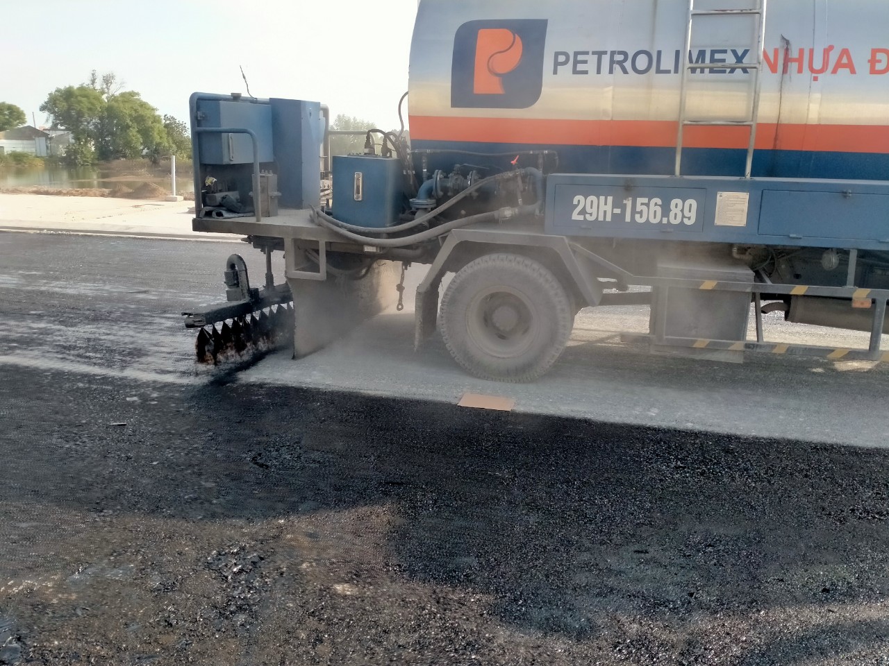 Hình ảnh thi công trải nhựa đường bộ